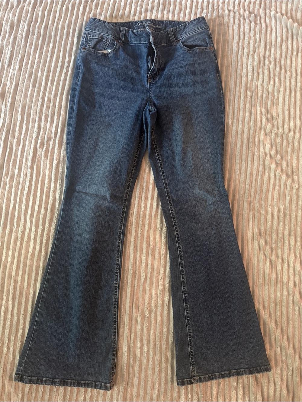 Dark Blue Wide-Leg Flare Jeans — Classic High-Rise Style